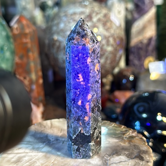 🔥SALE🔥 Larvikite Crystal Point! Glows With UV Light! - Picture 6 of 7